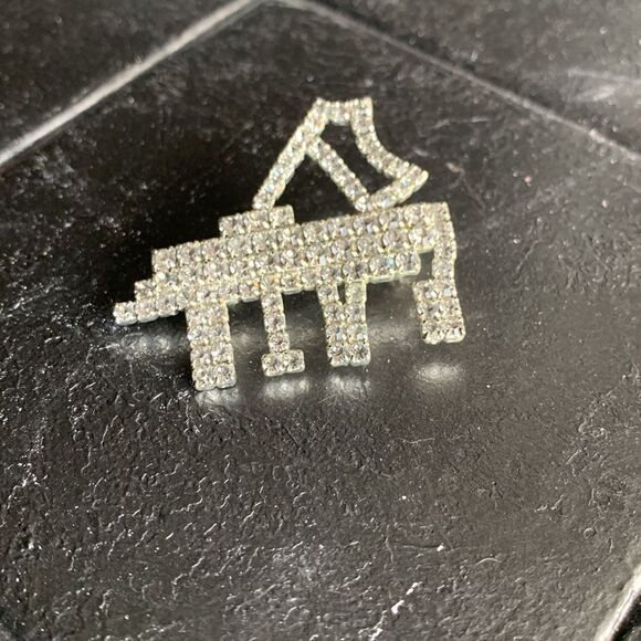 Lovely 1980s Grand Piano Clear Rhinestone Brooch, in Silver plate, Unmarked - Picture 2 of 3